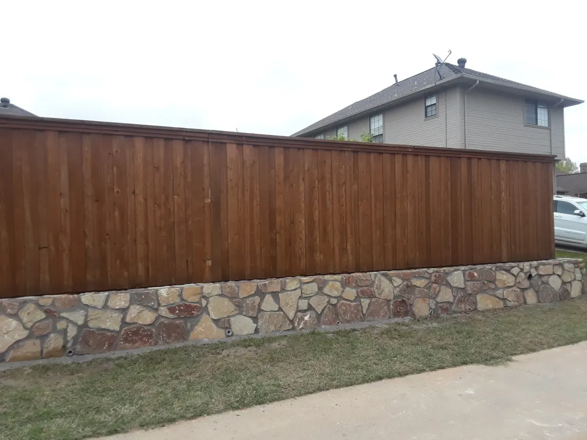 Granbury stone retaining wall wood fence colleyville — JCL Landscaping