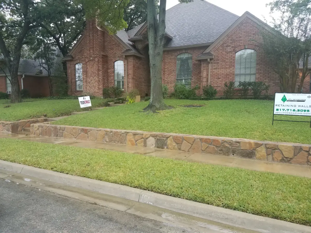 Milsap stone front-yard retaining wall in Colleyville, TX